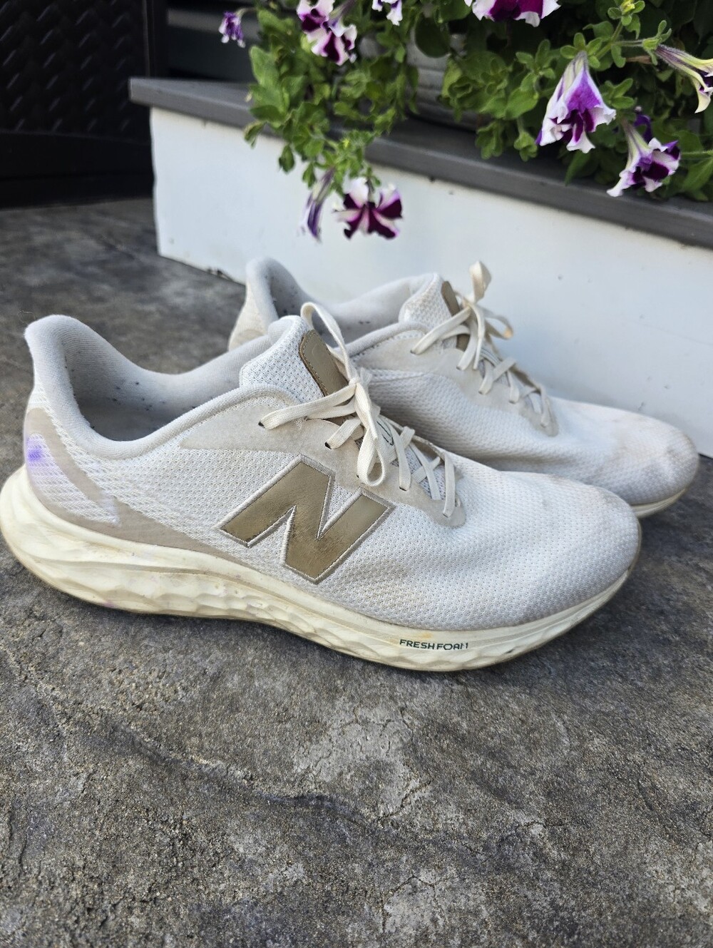New Balance Men’s Cream Tennis Shoes Size 15
